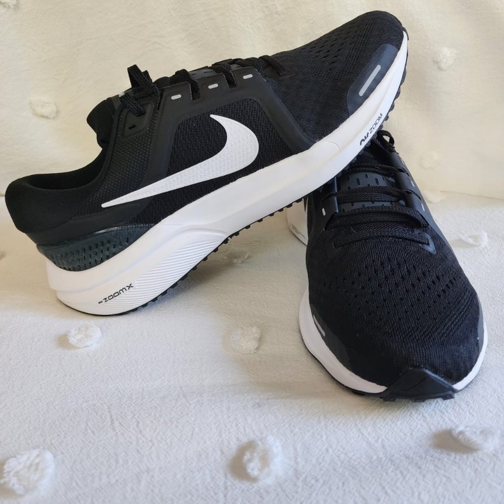Nike Men Air Zoom Vomero 16 (9.5)
